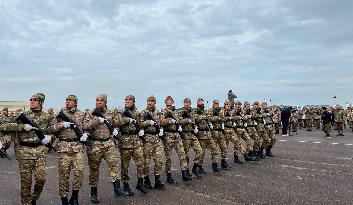 Менің енемнің күшті оргазмының порносын көріңіз